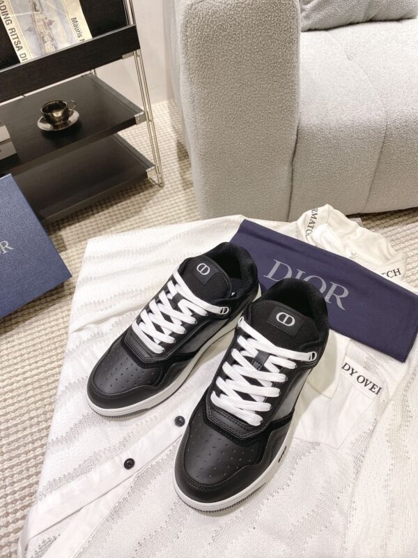 sy_no_DD092BD064236EDE75A097507780E501_7 Dior Black Leather Embossed Logo Low Sneaker
