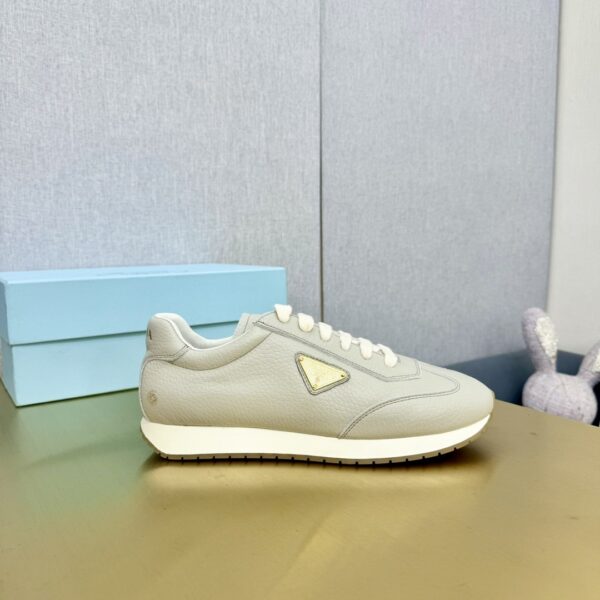 sy_no_E249A52934DC712A867AFA5CEC3A2A41_1 Prada Light Grey Pebbled Leather Retro Runner