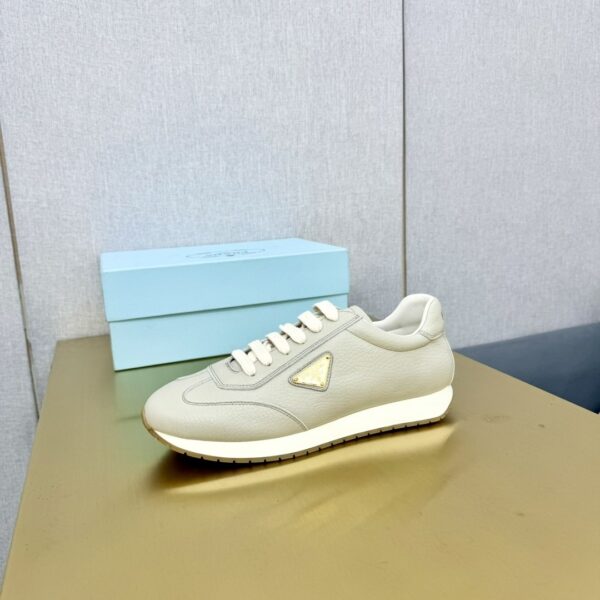 sy_no_E249A52934DC712A867AFA5CEC3A2A41_2 Prada Light Grey Pebbled Leather Retro Runner