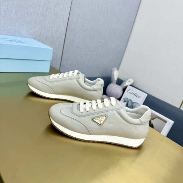 sy_no_E249A52934DC712A867AFA5CEC3A2A41_6 Prada Light Grey Pebbled Leather Retro Runner