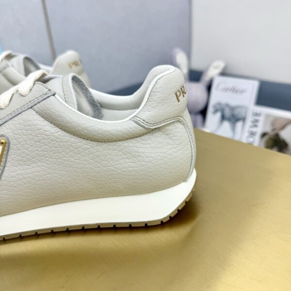 sy_no_E249A52934DC712A867AFA5CEC3A2A41_8 Prada Light Grey Pebbled Leather Retro Runner
