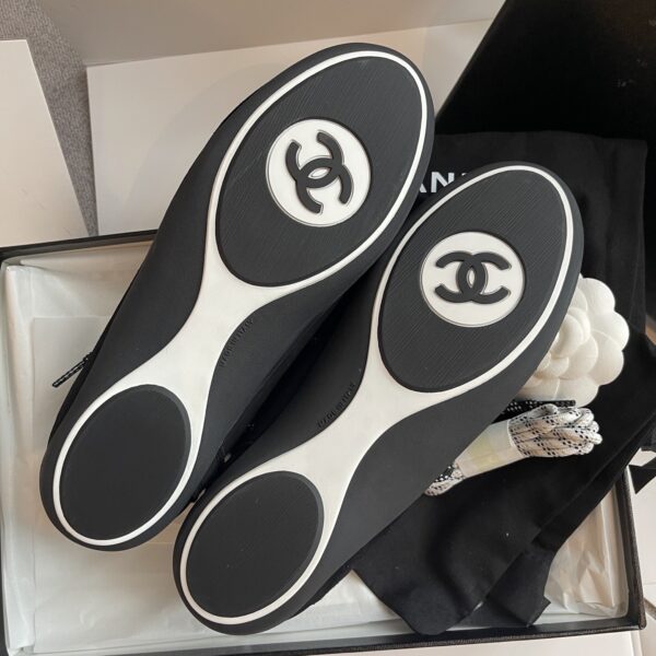 sy_no_E436F4017644242F837A7135DFD138F7_8 Chanel Black and White Suede and Fabric Low-Top Sneaker with Speckled Laces