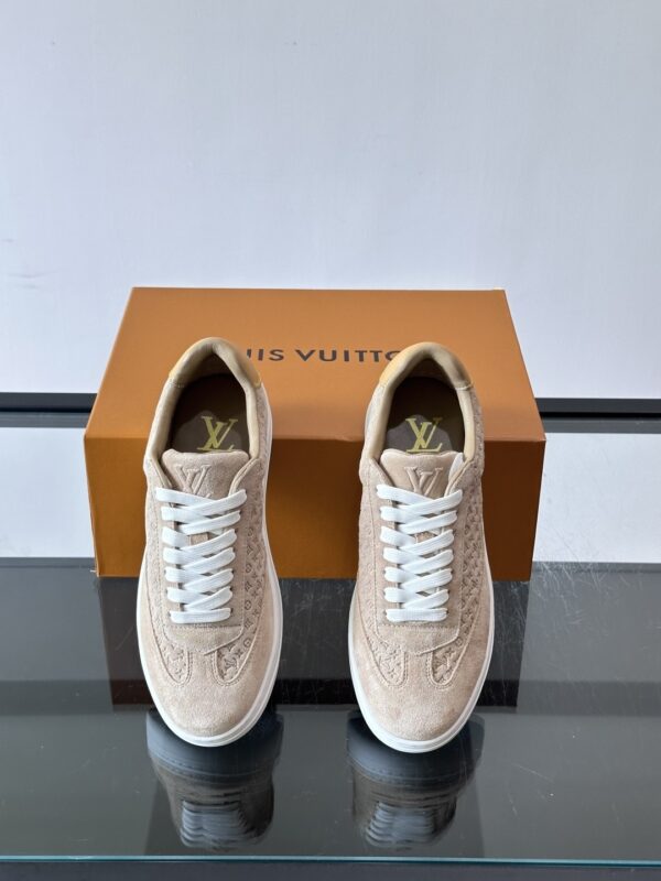 sy_no_E481DCB3C16FA59C34E831D4BC7C8E4A_5 Louis Vuitton Milk-Tone Monogram Suede Low-Top Sneaker
