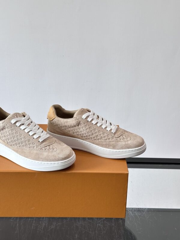 sy_no_E481DCB3C16FA59C34E831D4BC7C8E4A_6 Louis Vuitton Milk-Tone Monogram Suede Low-Top Sneaker