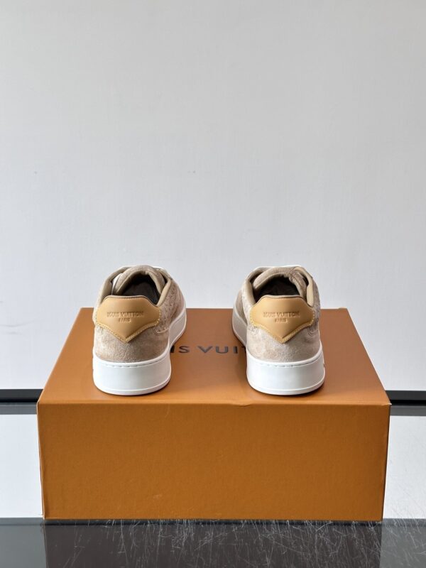 sy_no_E481DCB3C16FA59C34E831D4BC7C8E4A_7 Louis Vuitton Milk-Tone Monogram Suede Low-Top Sneaker