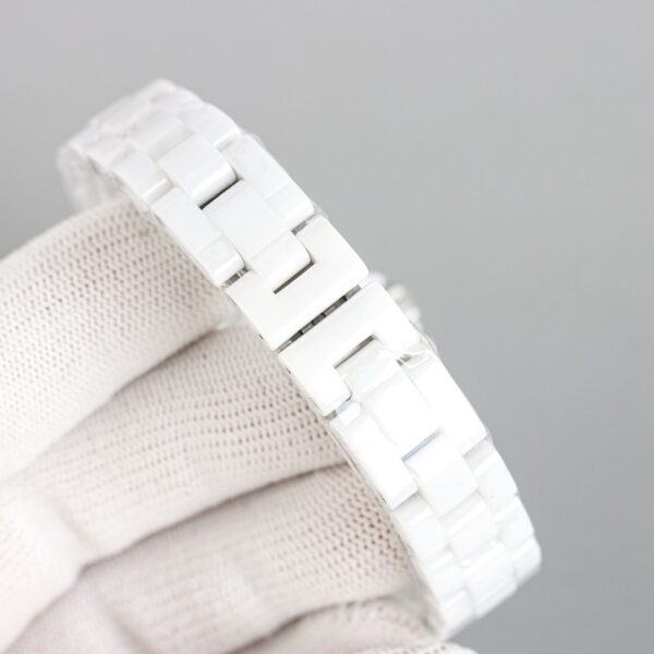 sy_no_E8EAE570DB6E5DB454BAC616B7527CBA_7 CHANEL J12 series 50 meter waterproof watch quartz movement ceramic strap white