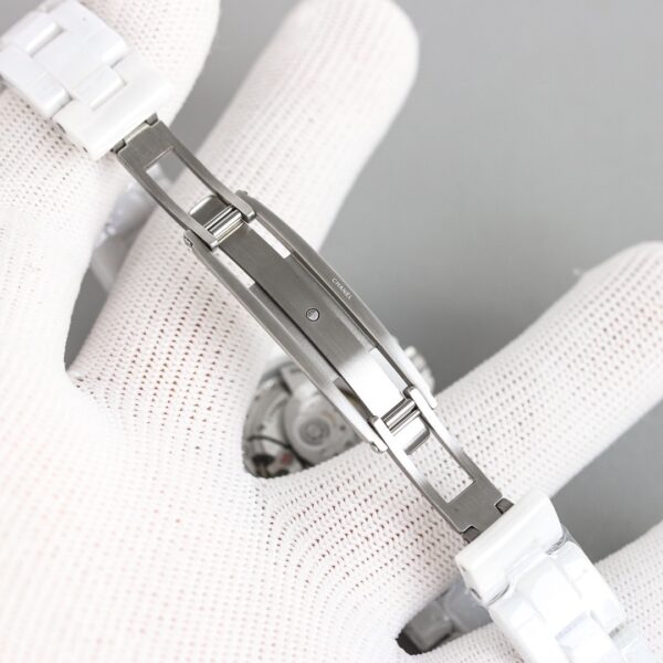 sy_no_E8EAE570DB6E5DB454BAC616B7527CBA_8 CHANEL J12 series 50 meter waterproof watch quartz movement ceramic strap white