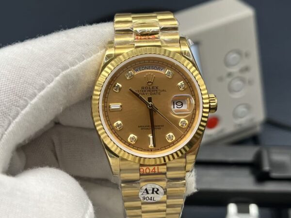 sy_no_EB546D8047DDCF31ED926329F8C71EEF_1 ROLEX Rolex Dog Tooth Crown Datejust Sunday Ref. 116281 with Gold Dial and 18ct Gold Case