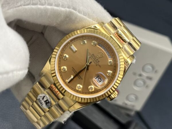 sy_no_EB546D8047DDCF31ED926329F8C71EEF_2 ROLEX Rolex Dog Tooth Crown Datejust Sunday Ref. 116281 with Gold Dial and 18ct Gold Case