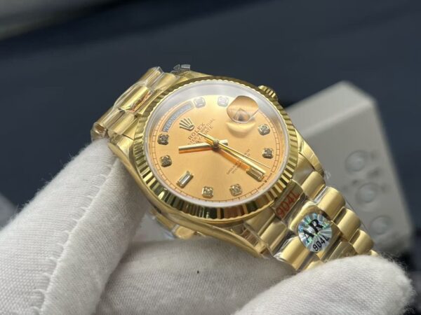 sy_no_EB546D8047DDCF31ED926329F8C71EEF_3 ROLEX Rolex Dog Tooth Crown Datejust Sunday Ref. 116281 with Gold Dial and 18ct Gold Case
