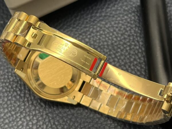 sy_no_EB546D8047DDCF31ED926329F8C71EEF_7 ROLEX Rolex Dog Tooth Crown Datejust Sunday Ref. 116281 with Gold Dial and 18ct Gold Case