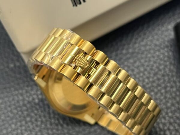 sy_no_EB546D8047DDCF31ED926329F8C71EEF_8 ROLEX Rolex Dog Tooth Crown Datejust Sunday Ref. 116281 with Gold Dial and 18ct Gold Case