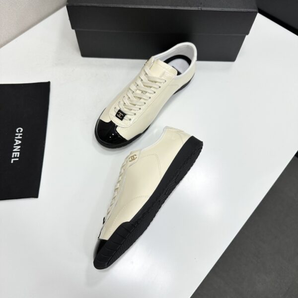 sy_no_EBE9D714E87BFE3714AEF0457AC9E1B2_4 Chanel Off-White and Black Patent Cap-Toe Low-Top Sneaker with CC Lace Lock