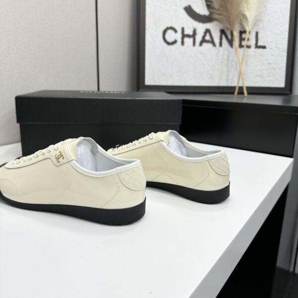sy_no_EBE9D714E87BFE3714AEF0457AC9E1B2_5 Chanel Off-White and Black Patent Cap-Toe Low-Top Sneaker with CC Lace Lock