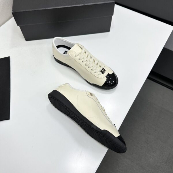 sy_no_EBE9D714E87BFE3714AEF0457AC9E1B2_6 Chanel Off-White and Black Patent Cap-Toe Low-Top Sneaker with CC Lace Lock