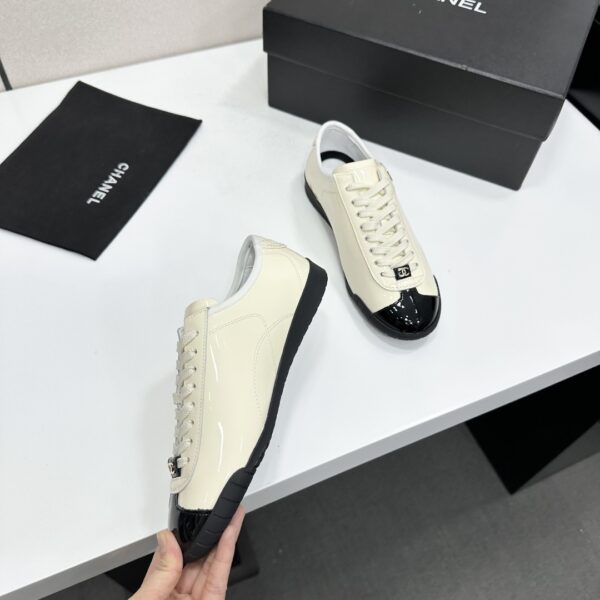 sy_no_EBE9D714E87BFE3714AEF0457AC9E1B2_8 Chanel Off-White and Black Patent Cap-Toe Low-Top Sneaker with CC Lace Lock
