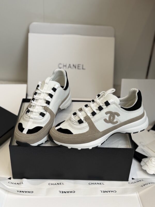 sy_no_EC081D71F35F0D9A4A96AA655C58141D_0 Chanel White and Khaki Mixed Material Low-Top Sneaker with Black Accents and CC Logo