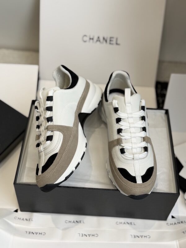 sy_no_EC081D71F35F0D9A4A96AA655C58141D_5 Chanel White and Khaki Mixed Material Low-Top Sneaker with Black Accents and CC Logo