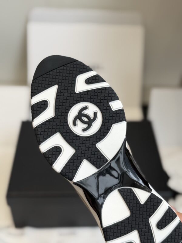 sy_no_EC081D71F35F0D9A4A96AA655C58141D_7 Chanel White and Khaki Mixed Material Low-Top Sneaker with Black Accents and CC Logo