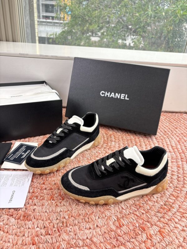 sy_no_ED6C82B08B698F15D76ADE6D4D19472C_1 Chanel Black & White Low-Top Sneaker with Suede & Mesh Detailing