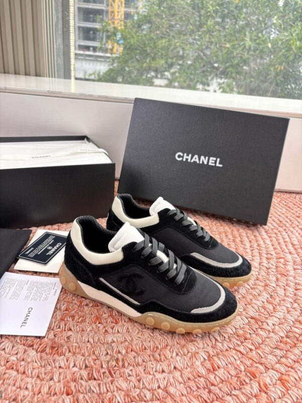 sy_no_ED6C82B08B698F15D76ADE6D4D19472C_4 Chanel Black & White Low-Top Sneaker with Suede & Mesh Detailing