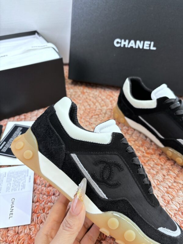 sy_no_ED6C82B08B698F15D76ADE6D4D19472C_6 Chanel Black & White Low-Top Sneaker with Suede & Mesh Detailing