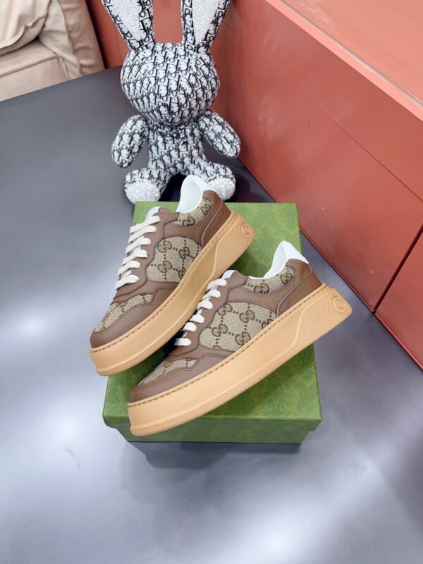 sy_no_F74A1FFDB10BE061170E609FE38E5C44_0 Gucci MAC8 GG Canvas & Brown Leather Sneaker