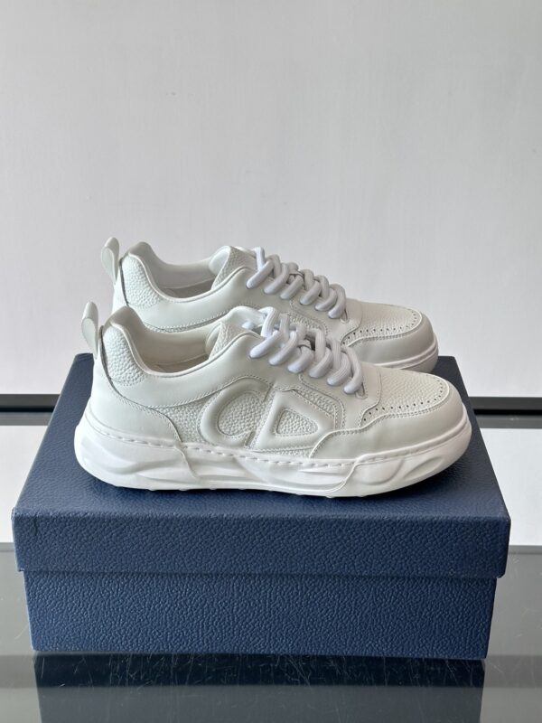 sy_no_FAF4138D87D8A1741F501779F6AEDDE1_0 Dior All-White Leather CD Logo Low-Top Sneaker