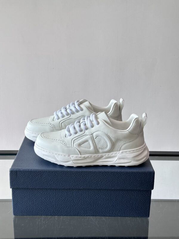 sy_no_FAF4138D87D8A1741F501779F6AEDDE1_2 Dior All-White Leather CD Logo Low-Top Sneaker