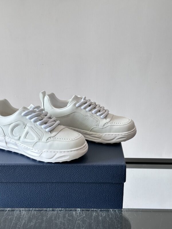 sy_no_FAF4138D87D8A1741F501779F6AEDDE1_6 Dior All-White Leather CD Logo Low-Top Sneaker