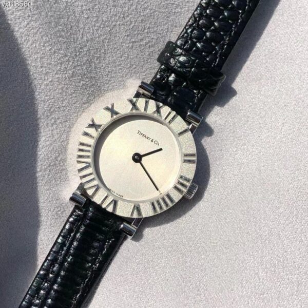 ICHUMU Watch Women's Retro Light Luxury Women's Exquisite and Compact Women's Belt Fashion Brand Quartz Movement