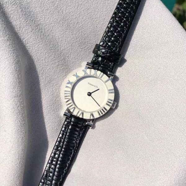 ICHUMU Watch Women's Retro Light Luxury Women's Exquisite and Compact Women's Belt Fashion Brand Quartz Movement