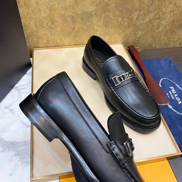 sy_no_FE576F609BD0497C35E391C4D1A1059C_3 Prada Black Matte Leather Metal Buckle Loafers
