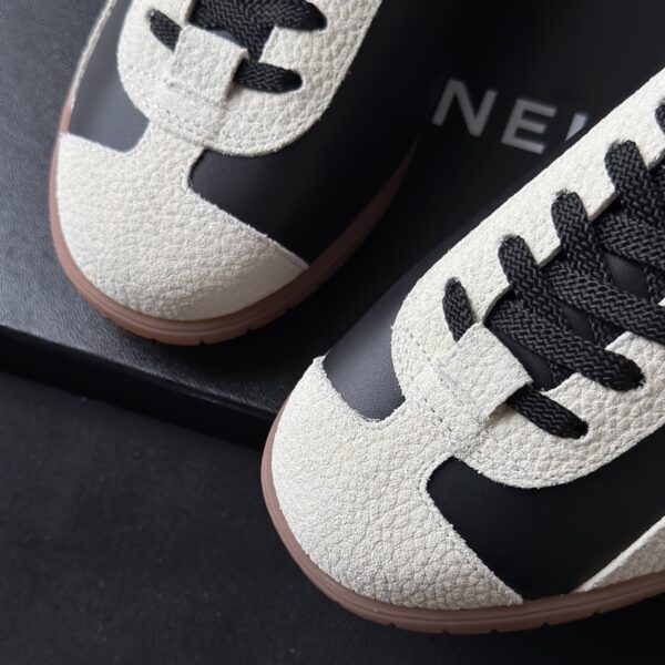 sy_no_FF3DAB3822B56F1F707AF156693F245E_8 Chanel Smooth Calfskin & Pebbled Leather Retro Trainer Black-Cream-GumSole