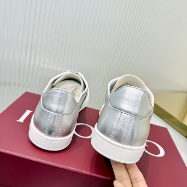 sy_no_FFB6AF304158680D98672F1C77CB5E56_9 Gucci Metallic Silver Leather Sneaker with Web Stripe