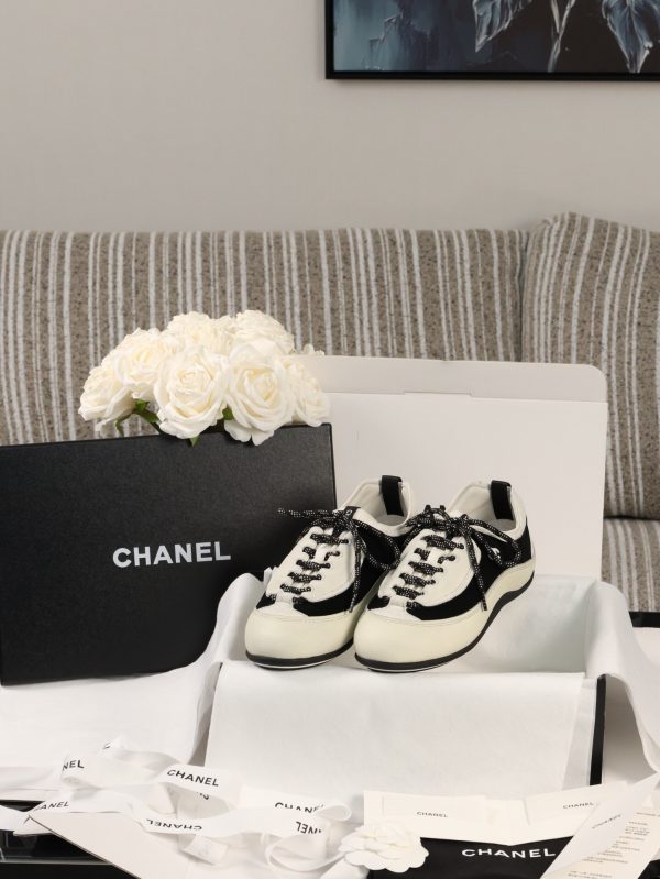 sy_no_1748F30A5EC49C088D45301AB050EEAB_0 CHANEL Black & White Color-Blocked Retro Trainer Sneaker