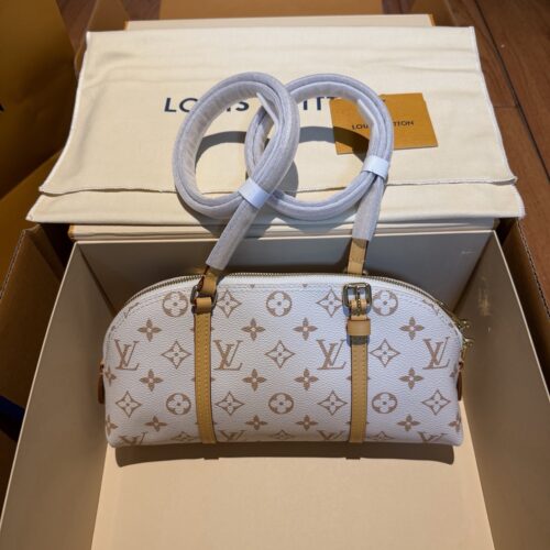 sy_no_6A64A6FDD972AD895C07D5D81556D8D2_0 LV Squire East West Dune-White Monogram Shell Bag