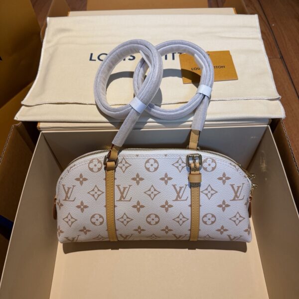 sy_no_6A64A6FDD972AD895C07D5D81556D8D2_0 LV Squire East West Dune-White Monogram Shell Bag