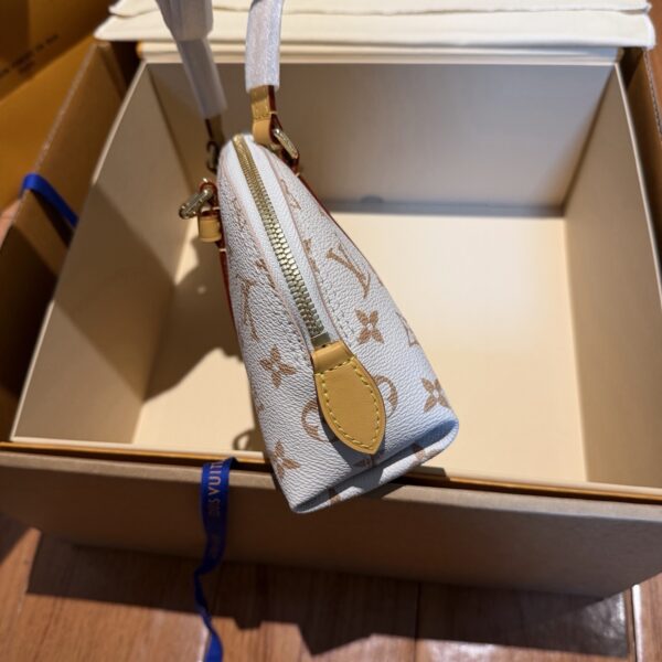 sy_no_6A64A6FDD972AD895C07D5D81556D8D2_8 LV Squire East West Dune-White Monogram Shell Bag