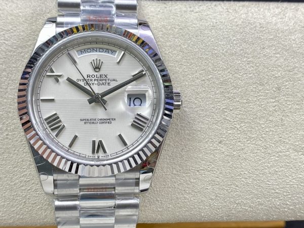 sy_no_6E798F8C3D67049A954F94B54F7C3065_0 Rolex Day-Date Rainbow Gem-Set Bezel Silver Roman Dial President Bracelet Watch