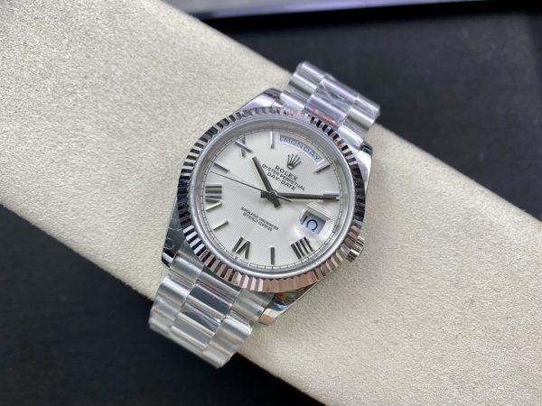 sy_no_6E798F8C3D67049A954F94B54F7C3065_3 Rolex Day-Date Rainbow Gem-Set Bezel Silver Roman Dial President Bracelet Watch