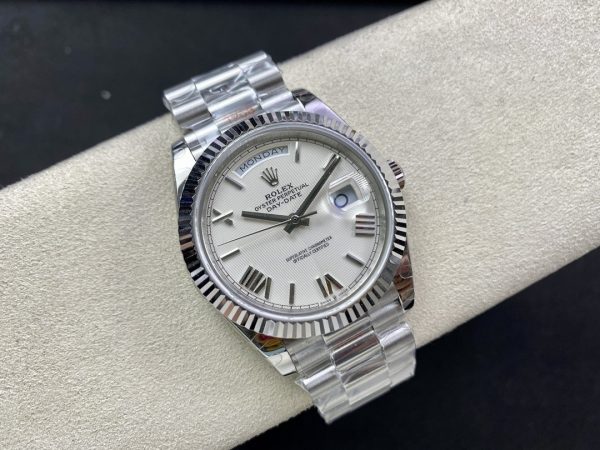 sy_no_6E798F8C3D67049A954F94B54F7C3065_4 Rolex Day-Date Rainbow Gem-Set Bezel Silver Roman Dial President Bracelet Watch