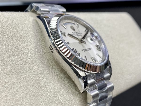 sy_no_6E798F8C3D67049A954F94B54F7C3065_5 Rolex Day-Date Rainbow Gem-Set Bezel Silver Roman Dial President Bracelet Watch