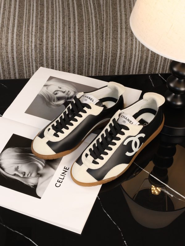 sy_no_77EA8EB622D1FD19F9B11B70AF8ED608_2 CHANEL Black & White Color-Blocked Retro Trainer Sneaker