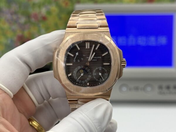 sy_no_8A136512076C275BB717D7BABEF6D690_0 Patek Philippe Nautilus 5712/1R-001 Rose Gold Brown Dial Moonphase Watch