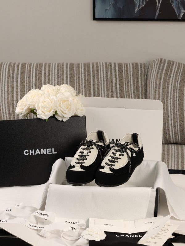 sy_no_D213CC8D5E4908BB5C7AE4998A3E7EBD_0 CHANEL Black & White Two-Tone Retro Trainer Sneaker