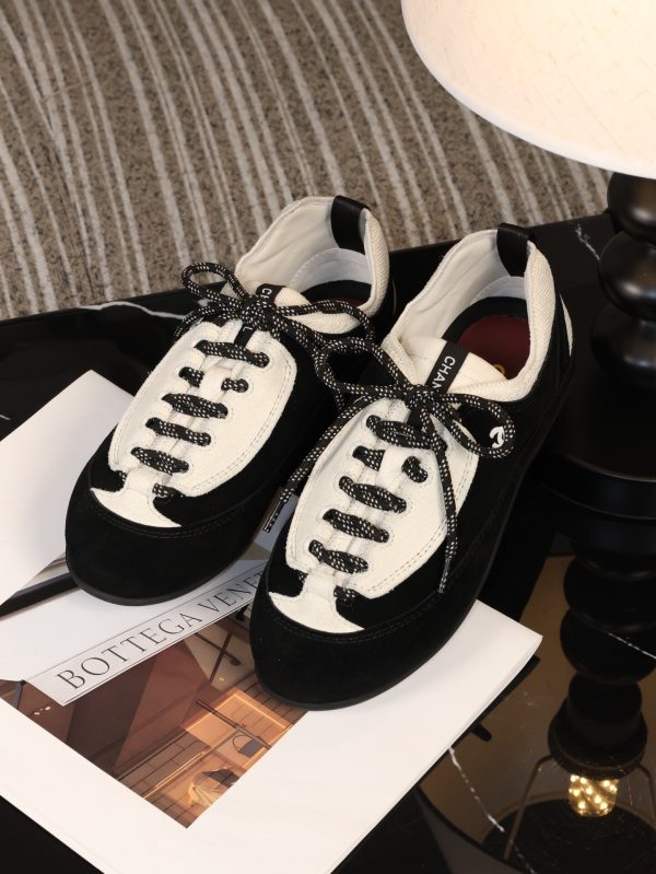 sy_no_D213CC8D5E4908BB5C7AE4998A3E7EBD_2 CHANEL Black & White Two-Tone Retro Trainer Sneaker